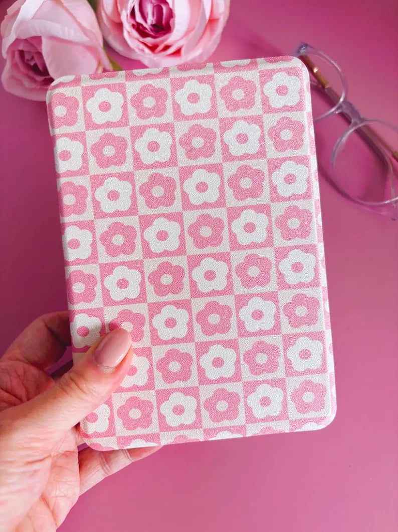 Retro Pink Flowers Kindle Bundle - Case and Insert - Kindle 11th 6" 2022 & 2024